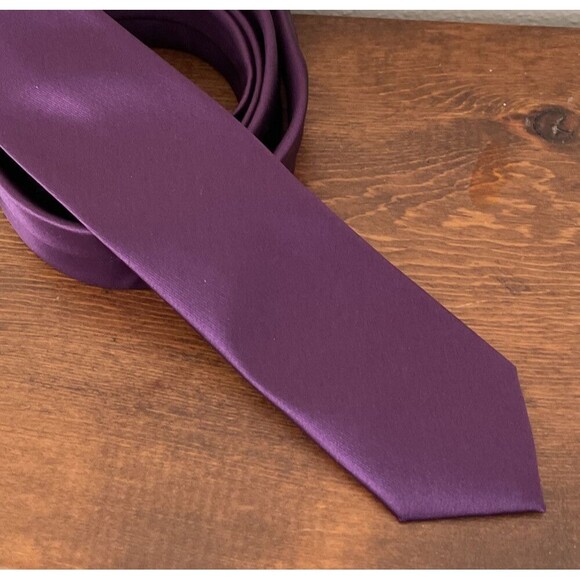 IMANI UOMO Men’s Necktie Hand Made Silk Tie Plum Purple Solid Metal Logo - Picture 3 of 6